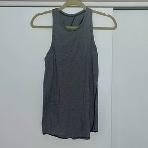 Lululemon tank, size 4, like new condition!